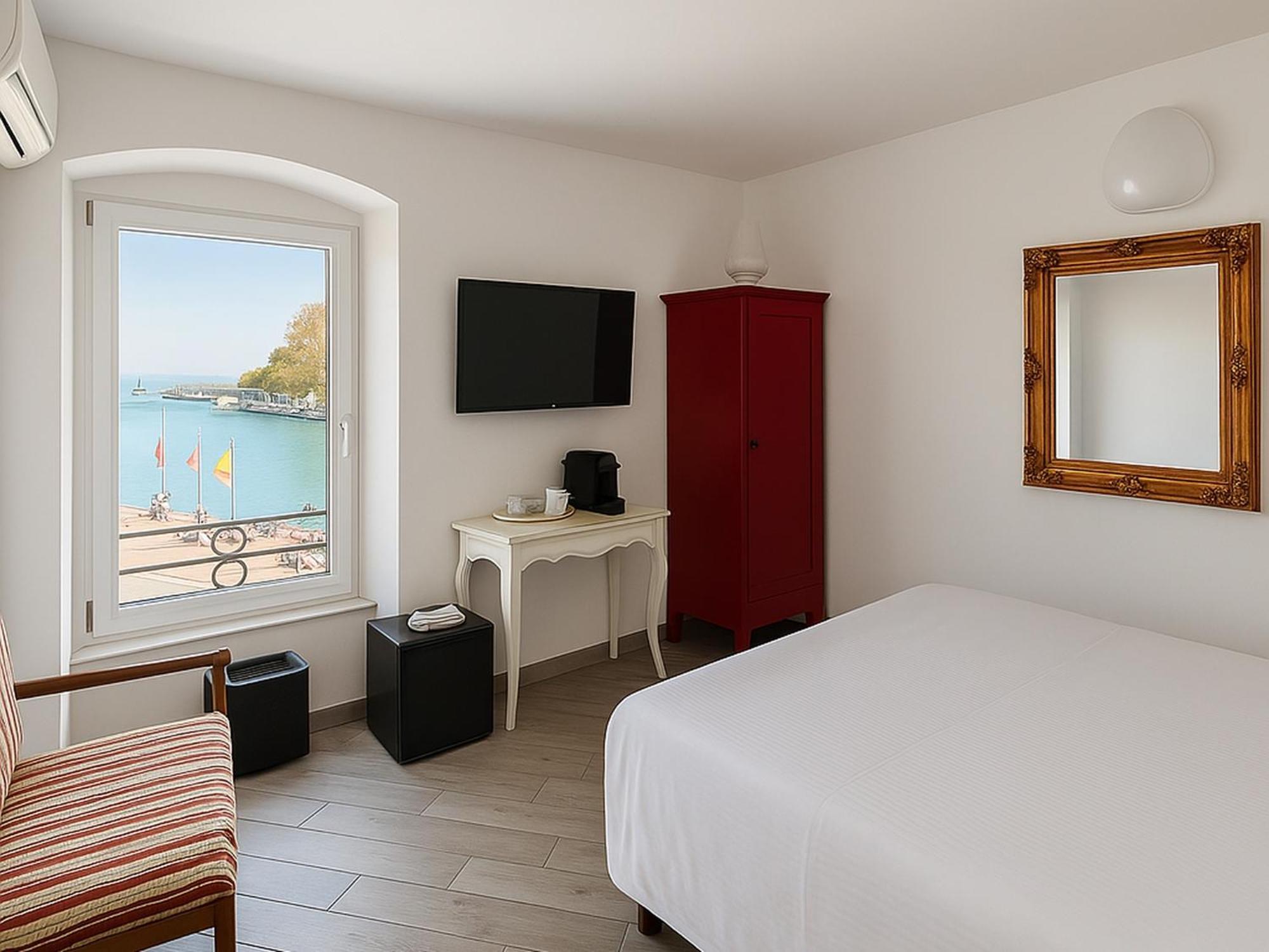 Relais Al Porto Hotel Peschiera del Garda Exterior photo