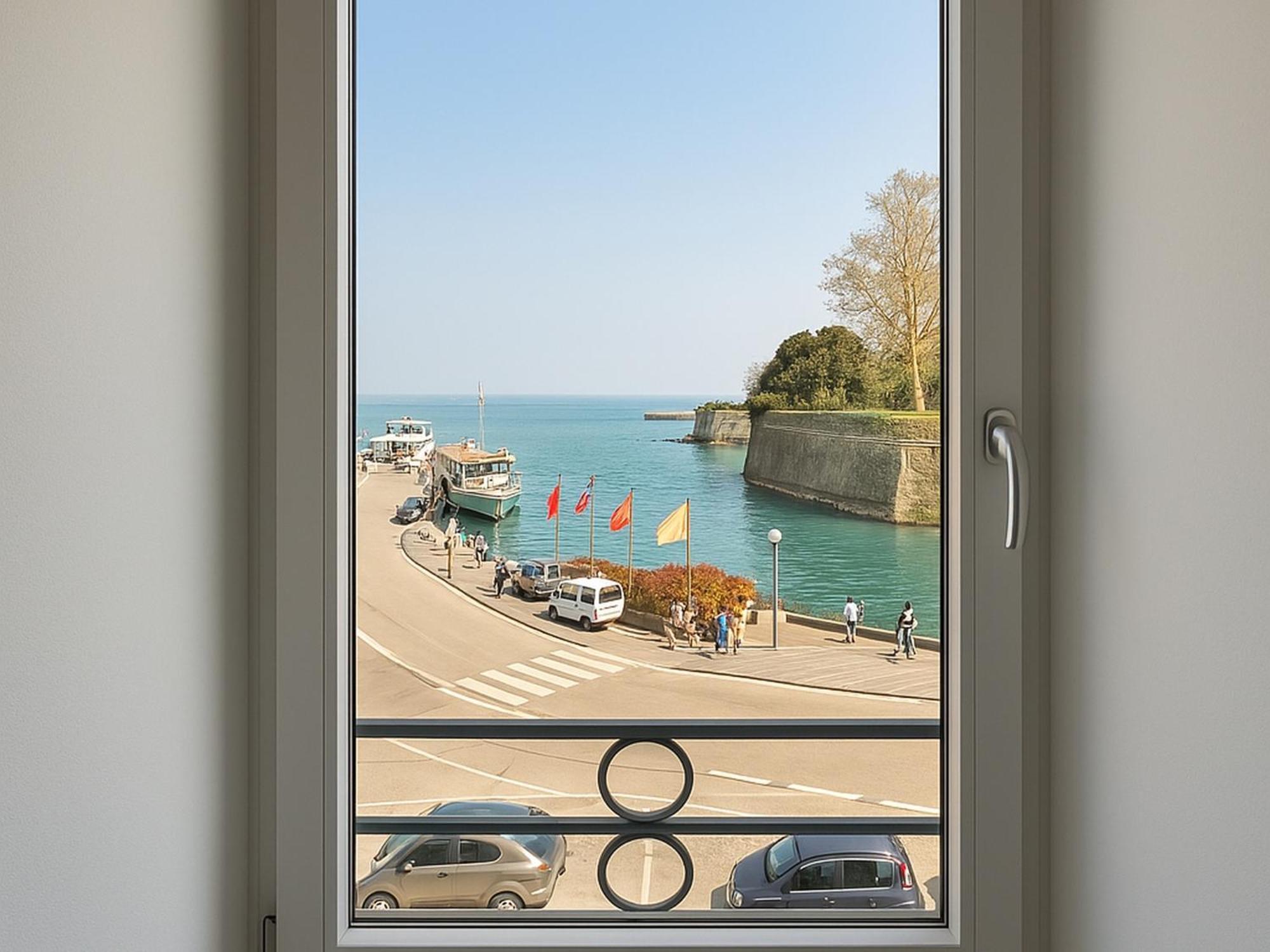 Relais Al Porto Hotel Peschiera del Garda Exterior photo